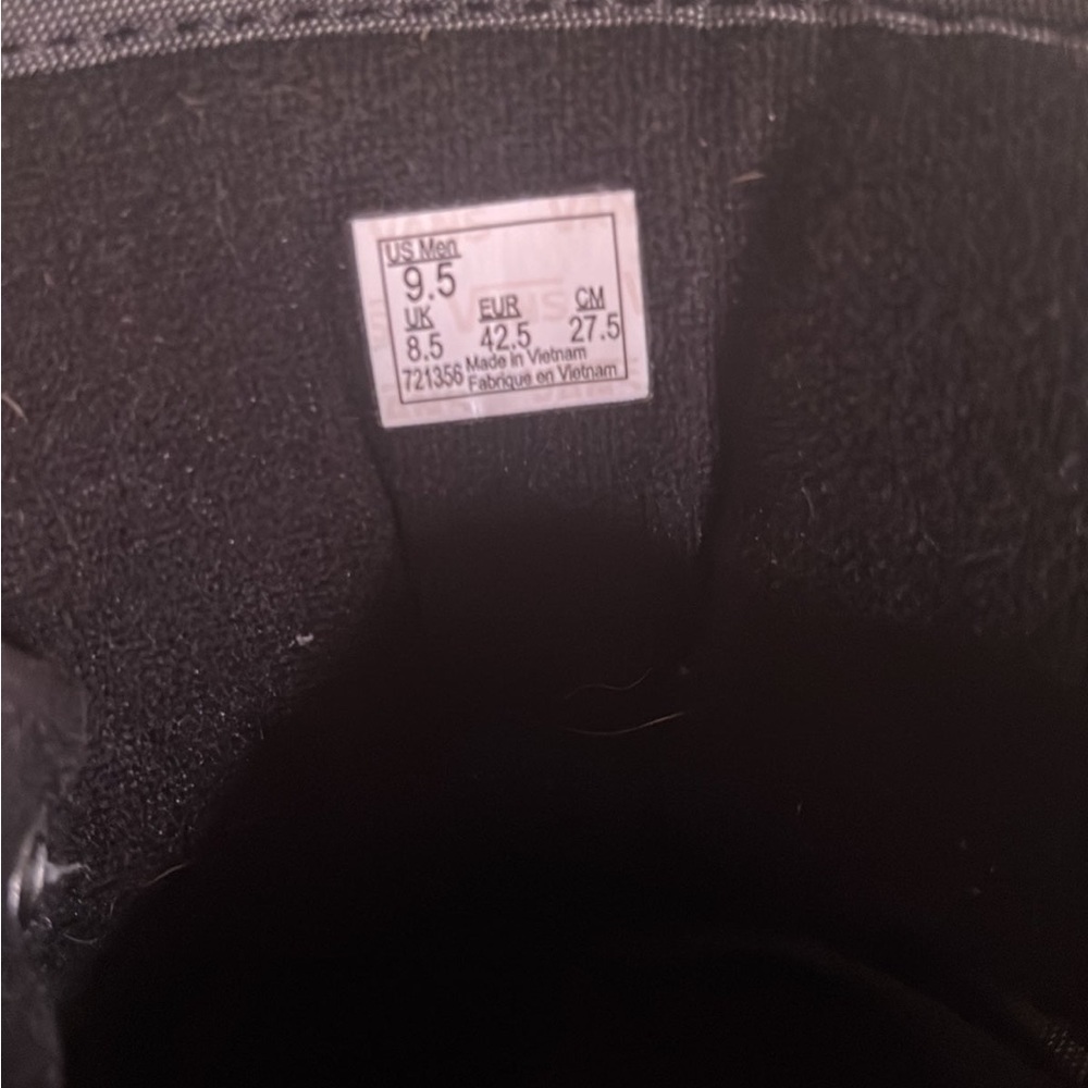 Vans Atwood. Laces are ridiculously long, comes from a clean, smoke free home.